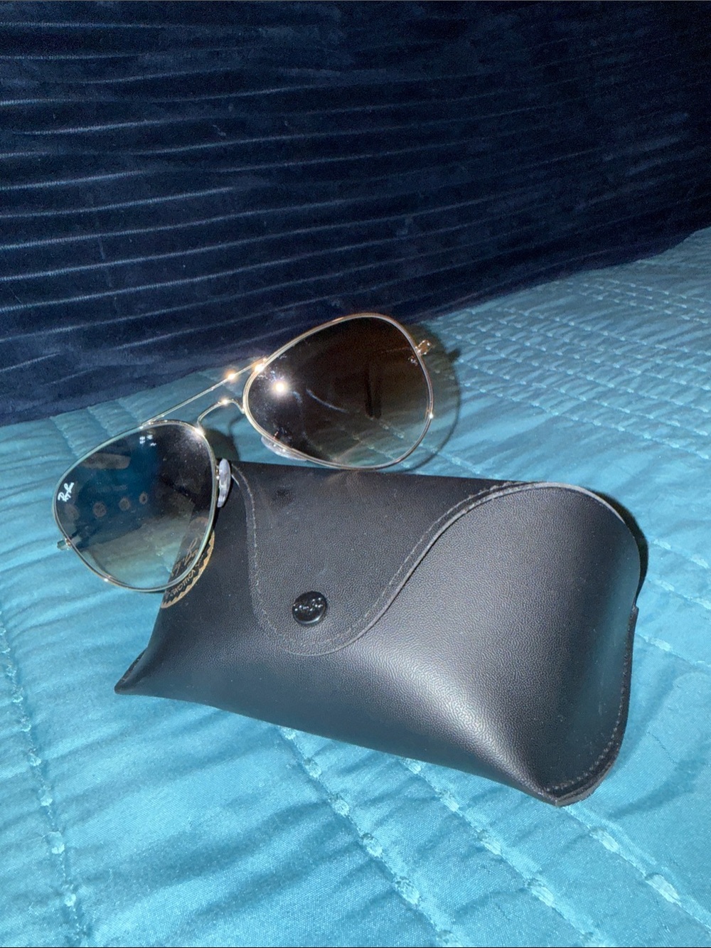 Ray-Ban Men’s Gold Frame Sunglasses with Black Gradient Lenses